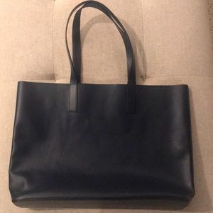 Everlane navy tote bag! As worn by Megan Markle ✨